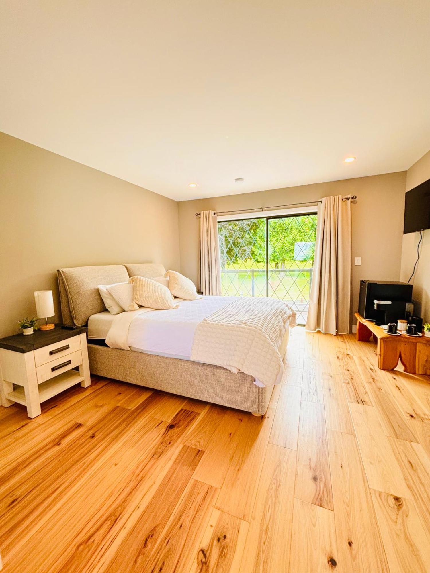 Oceanside Manor - Fancy Room - Golf Course & Beach View Qualicum Beach Exterior photo