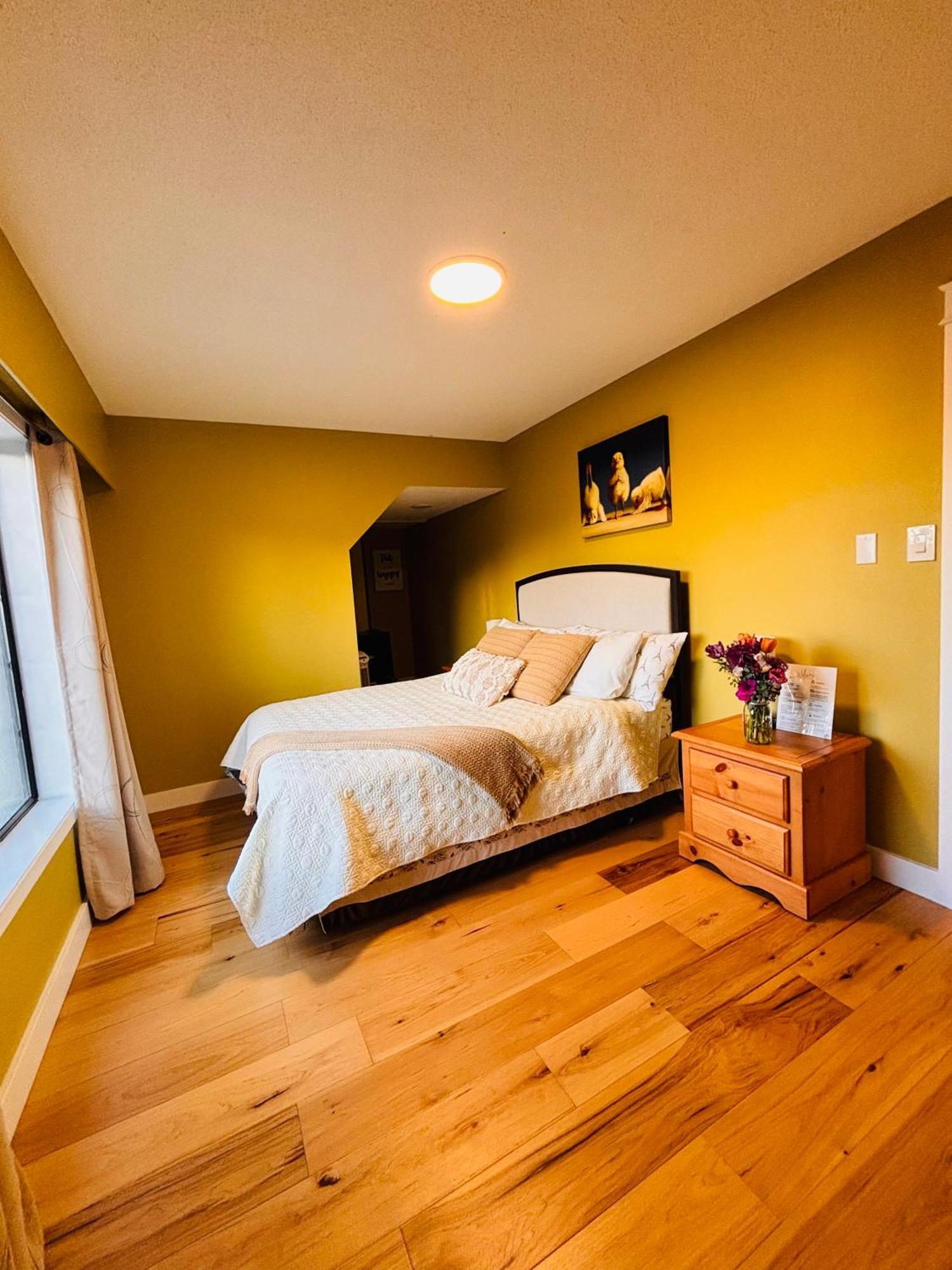 Oceanside Manor - Fancy Room - Golf Course & Beach View Qualicum Beach Exterior photo